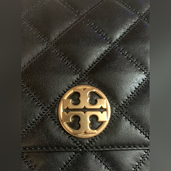 Tory Burch Willa Quilted Purse - Picture 14 of 15